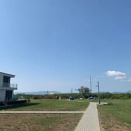 شقة Azure Bay بالاتونفينيفيس